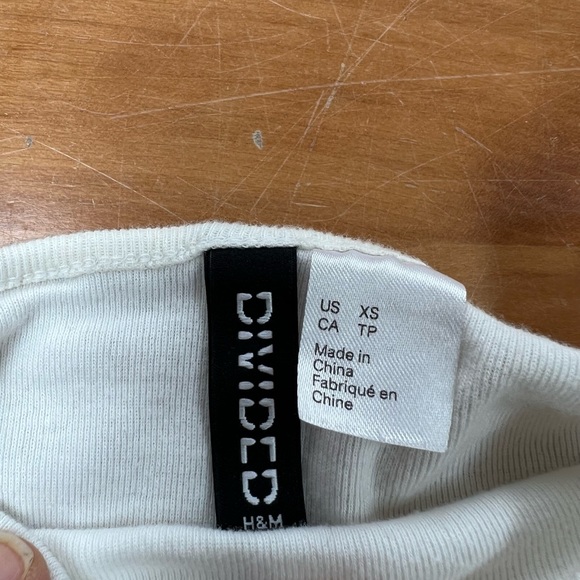 Cozy Bundle: H&M Gray Leggings, “Better With Bees” T-shirt, and H&M Dragon Crop - Picture 3 of 10